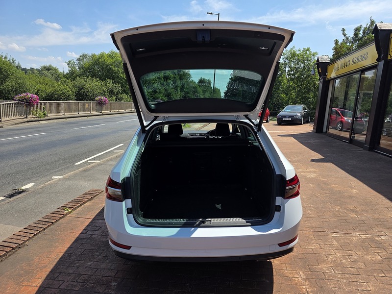 Skoda Superb TDI SE L - U3692