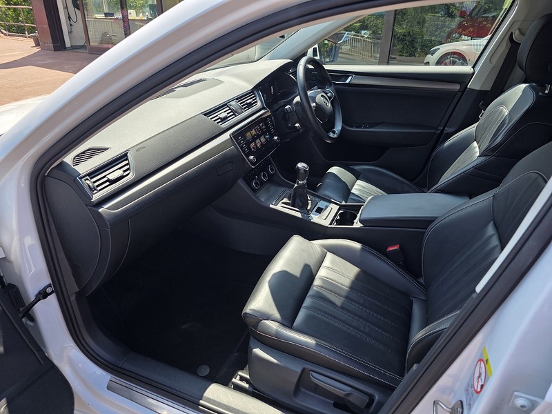 Skoda Superb TDI SE L - U3692