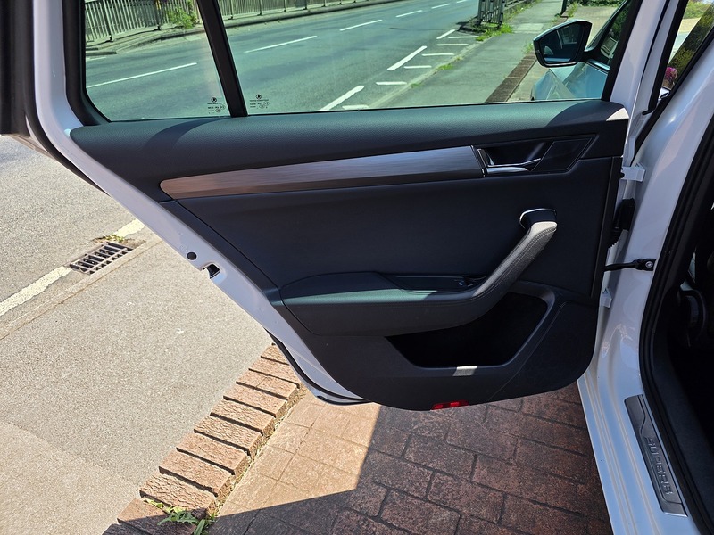 Skoda Superb TDI SE L - U3692