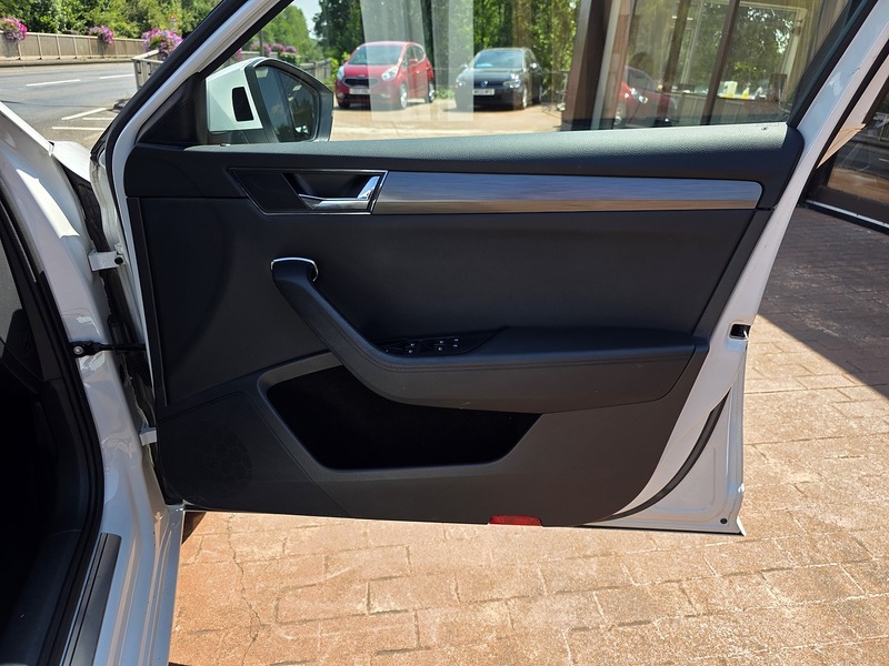 Skoda Superb TDI SE L - U3692