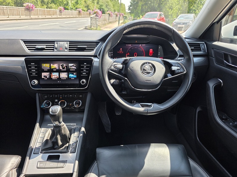 Skoda Superb TDI SE L - U3692