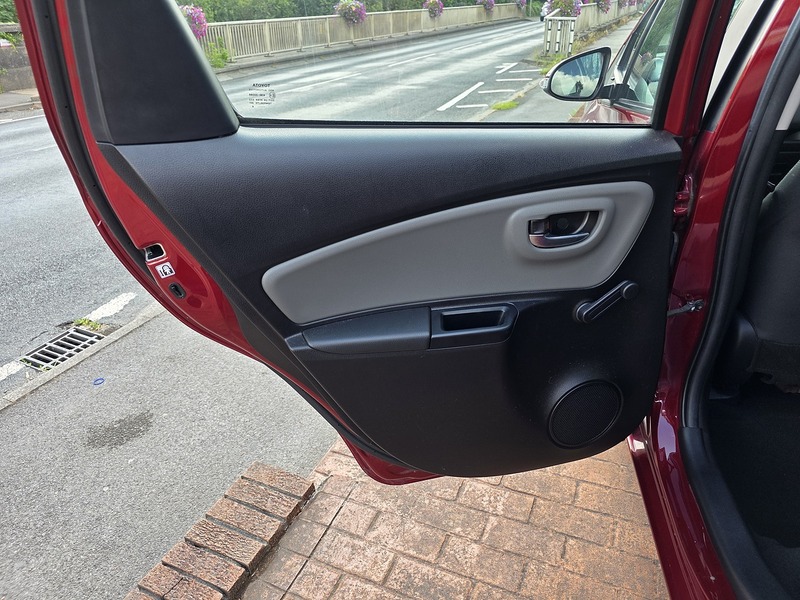 Toyota Yaris VVT-i Icon - U3703