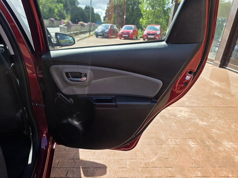 Toyota Yaris VVT-i Icon - U3703