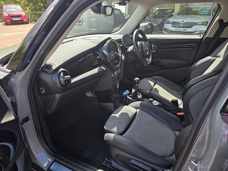 MINI Hatch Cooper Classic - U3705