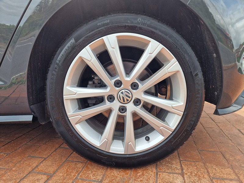 Volkswagen 2.0 TDI R-Line Edition Hatchback 5dr Diesel Manual Euro 6 (s/s) (150 ps)