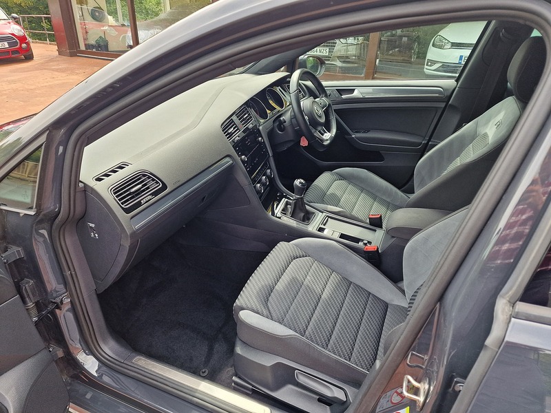 Volkswagen 2.0 TDI R-Line Edition Hatchback 5dr Diesel Manual Euro 6 (s/s) (150 ps)