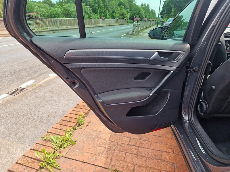 Volkswagen 2.0 TDI R-Line Edition Hatchback 5dr Diesel Manual Euro 6 (s/s) (150 ps)