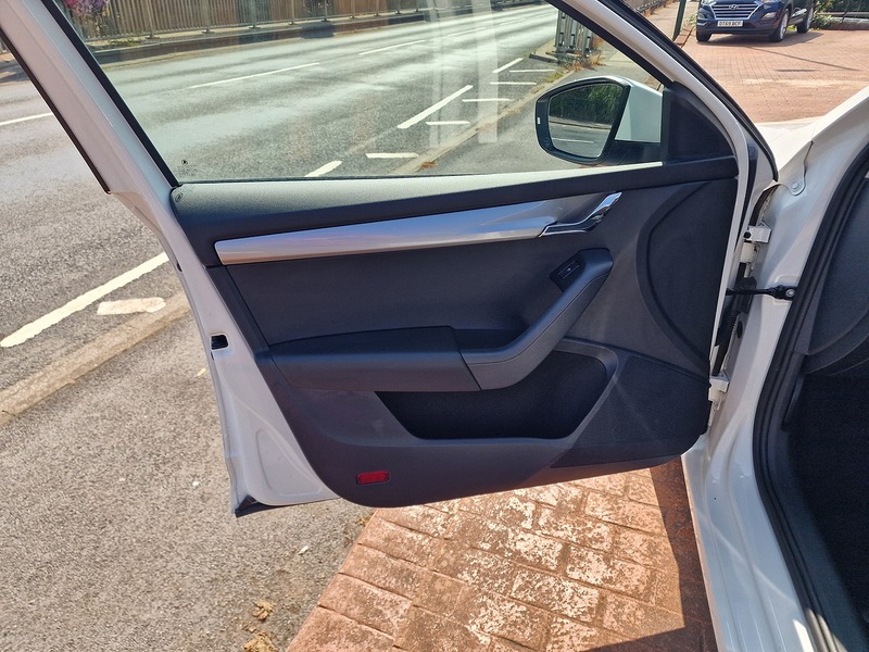 Skoda 1.6 TDI S Estate 5dr Petrol DSG Euro 6 (s/s) (115 ps)