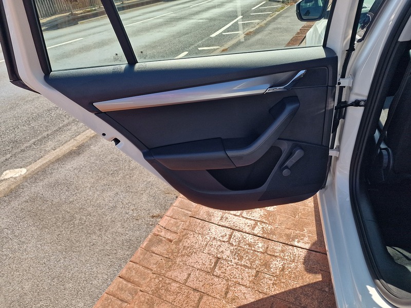 Skoda 1.6 TDI S Estate 5dr Petrol DSG Euro 6 (s/s) (115 ps)