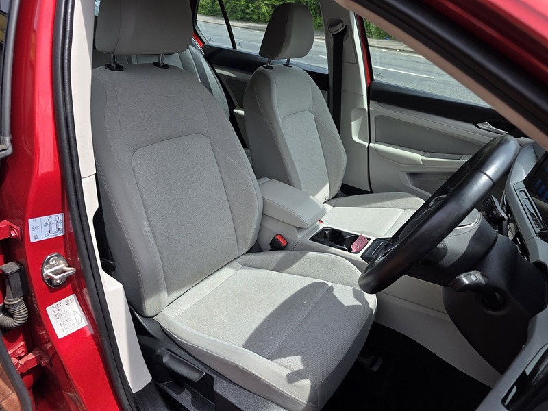 Volkswagen Golf TDI Life - U9442