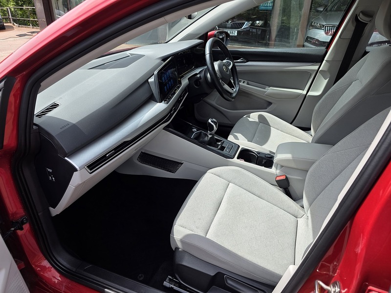Volkswagen Golf TDI Life - U9442