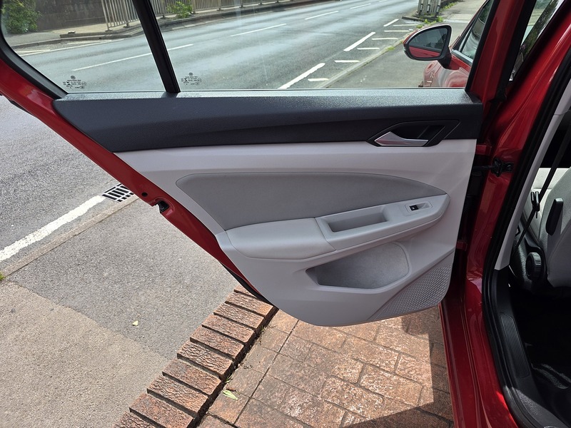 Volkswagen Golf TDI Life - U9442
