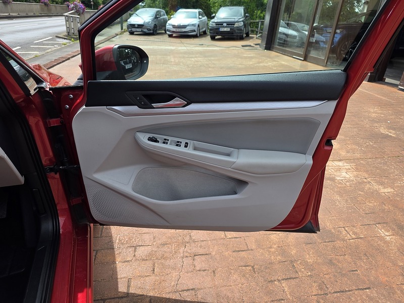 Volkswagen Golf TDI Life - U9442