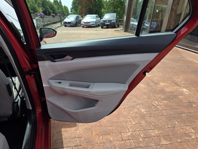 Volkswagen Golf TDI Life - U9442