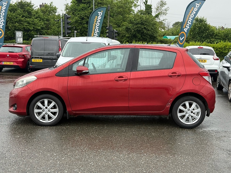 2012 2012 TOYOTA YARIS