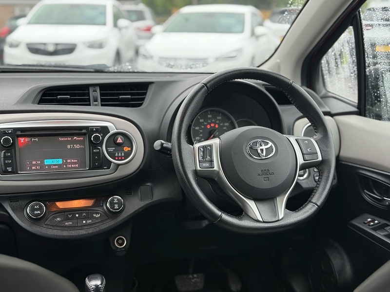 2012 2012 TOYOTA YARIS