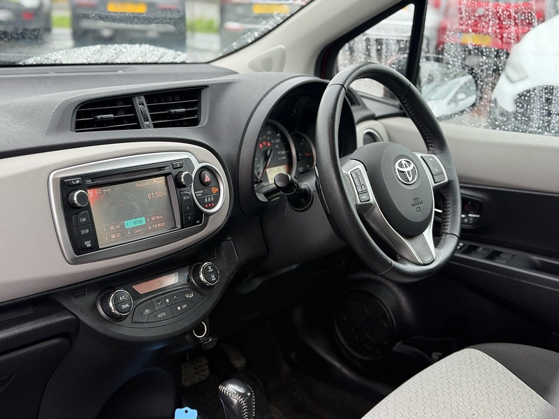2012 2012 TOYOTA YARIS