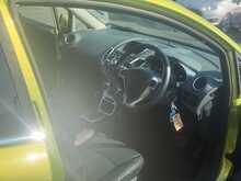 Ford Fiesta Titanium - U8882