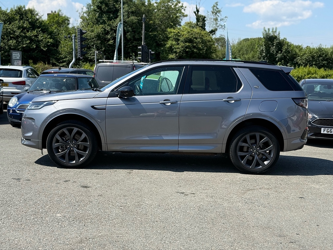 2022 Land Rover Discovery Sport thumbnail 4