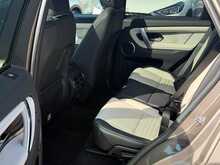 Land Rover Discovery Sport P300e Urban Edition - U8956