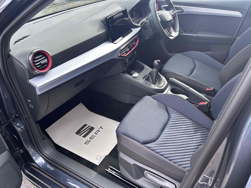 SEAT 1.0 TSI FR Black Edition Hatchback 5dr Petrol Manual Euro 6 (s/s) (115 ps)