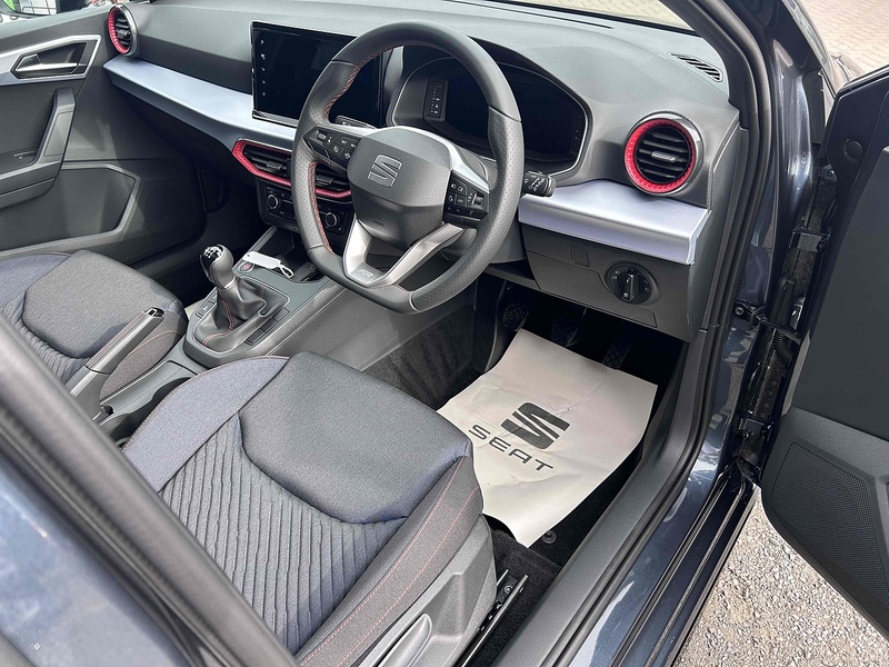 SEAT 1.0 TSI FR Black Edition Hatchback 5dr Petrol Manual Euro 6 (s/s) (115 ps)