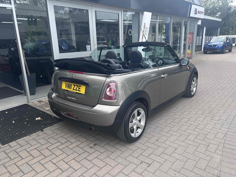 MINI One Convertible Convertible 1.6 Automatic Petrol