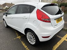 Ford Fiesta Titanium - Thumb 3