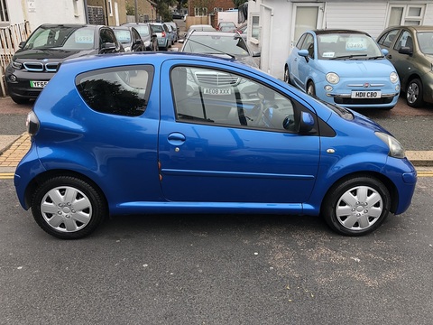 1.0 VVT-i Blue Hatchback 3dr Petrol Manual Euro 4 (67 bhp)
