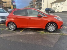 Peugeot 208 PureTech Allure - Thumb 1