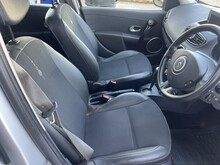 Renault Clio VVT Dynamique TomTom Automatic - Thumb 7