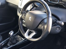 Peugeot 2008 PureTech Allure - Thumb 9