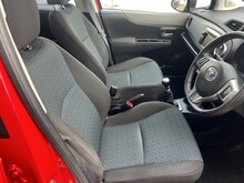 Toyota Yaris Dual VVT-i TR - Thumb 8