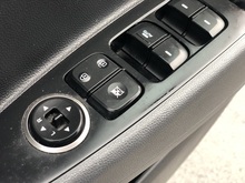 Hyundai i10 Premium - Thumb 18