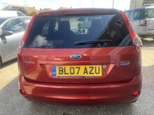 Ford Fiesta Zetec Climate - Thumb 2