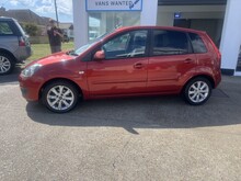 Ford Fiesta Zetec Climate - Thumb 4