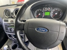Ford Fiesta Zetec Climate - Thumb 8