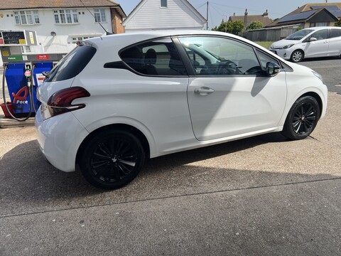 1.2 PureTech Black Edition Hatchback 3dr Petrol Manual Euro 6 (82 ps)