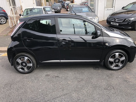 1.0 VVT-i x-clusiv Hatchback 5dr Petrol x-shift Euro 5 Euro 5 (68 ps)