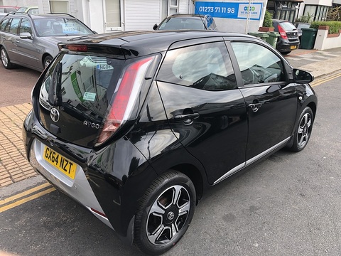 1.0 VVT-i x-clusiv Hatchback 5dr Petrol x-shift Euro 5 Euro 5 (68 ps)