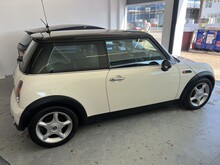 MINI Hatch Cooper - Thumb 1