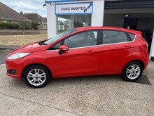 Ford Fiesta Zetec - Thumb 4