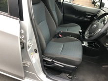 Toyota Yaris Dual VVT-i TR - Thumb 10
