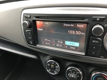 Toyota Yaris Dual VVT-i TR - Thumb 15
