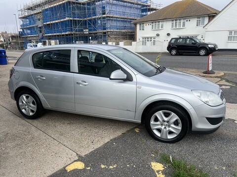 1.4i 16v Active Hatchback 5dr Petrol Manual (146 g/km, 89 bhp)