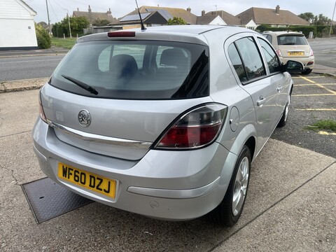 1.4i 16v Active Hatchback 5dr Petrol Manual (146 g/km, 89 bhp)