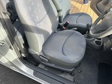 Toyota Yaris VVT-i GS - Thumb 17