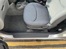 Toyota Yaris VVT-i GS - Thumb 18