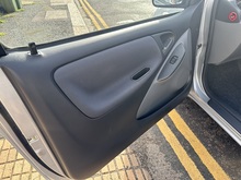 Toyota Yaris VVT-i GS - Thumb 21