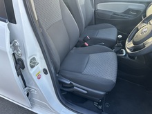 Toyota Yaris Dual VVT-i Icon - Thumb 8